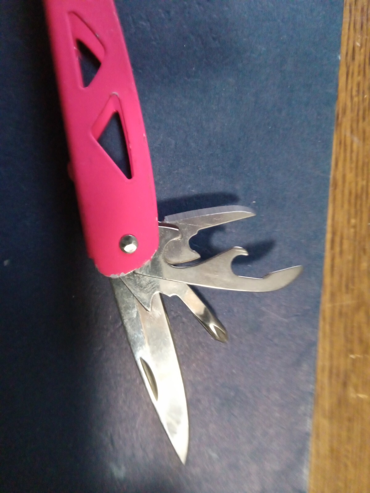 Pink 19-in-1, Multi Tool with pliers, knives, screwdrivers, bottle opener, etc