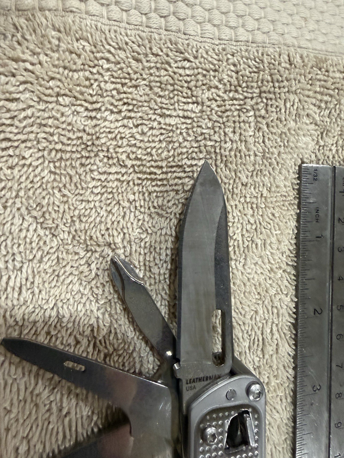 Leatherman FREE T2 Pocket Knife Multi-tool!