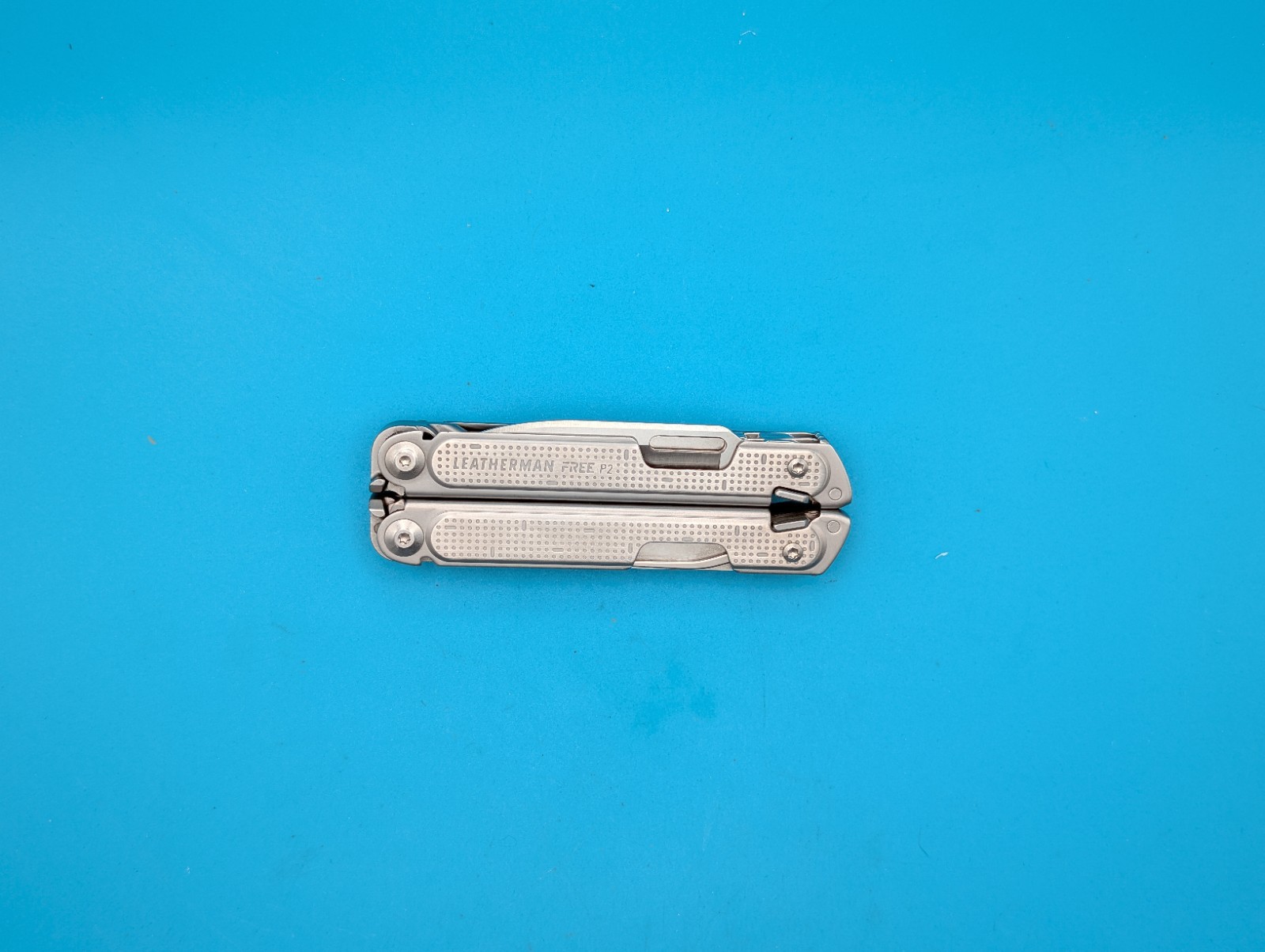 Leatherman FREE P2 Stainless Multi-Tool! WITH SHEATH!
