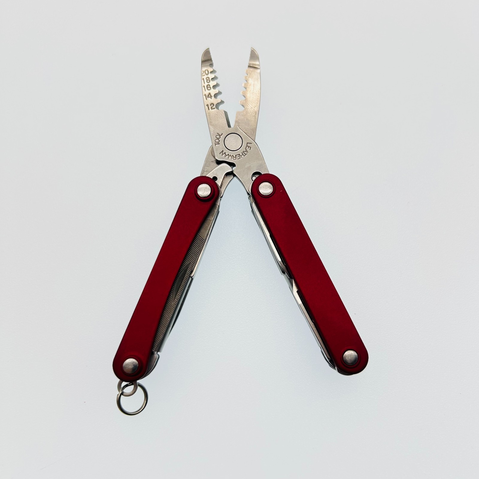 Leatherman Squirt ES4 RED – 8-in-1 Keychain Multi-Tool Discontinued (CODE17)