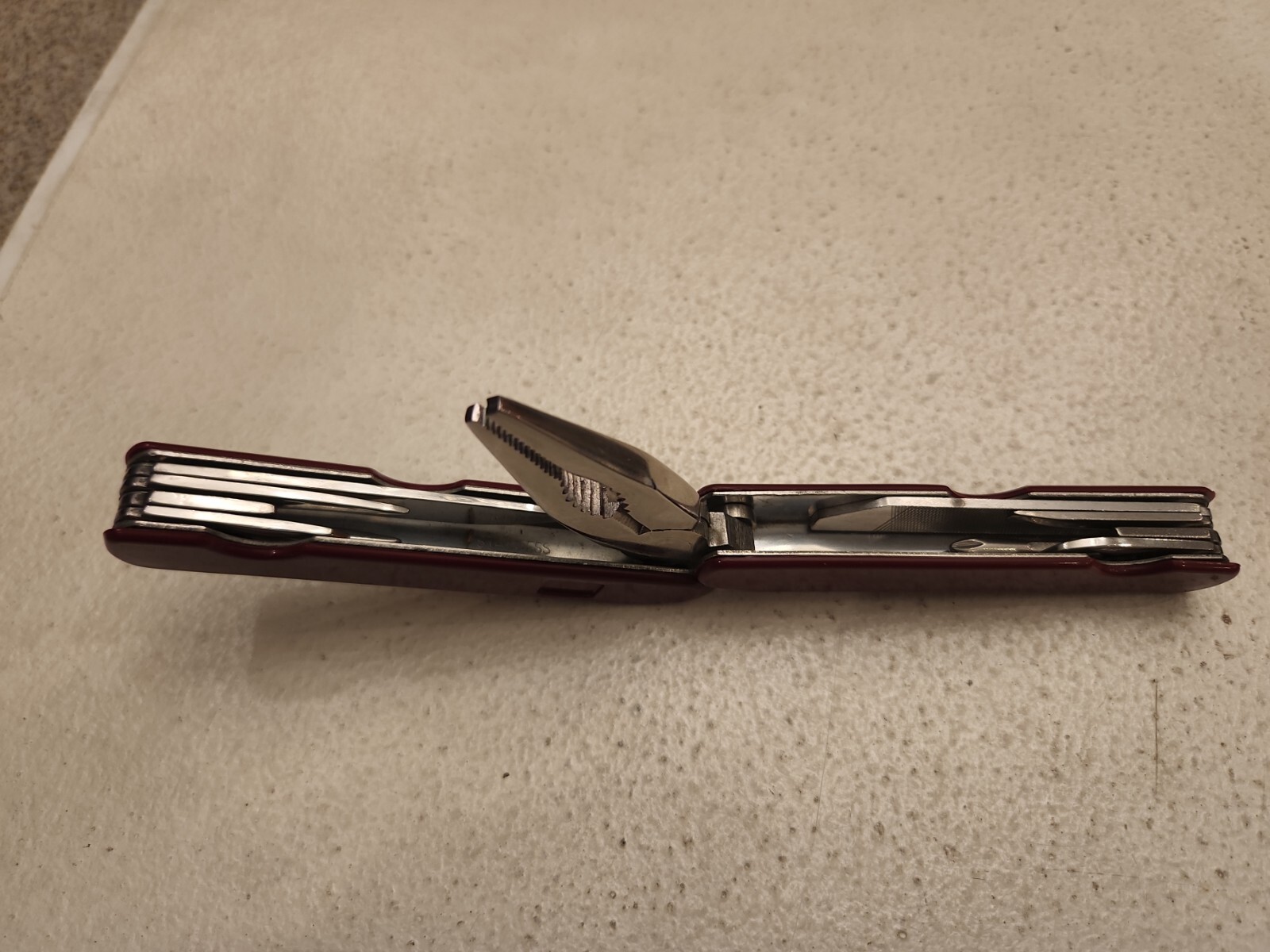 LIFELONG Multi Tool 9 Tools in One – Pliers, Knives, Screwdriver w Case