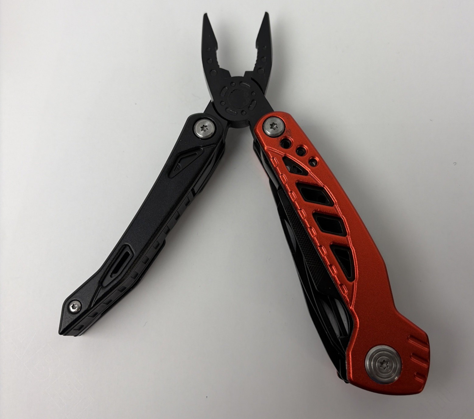Bear Grylls® Multi Utility Tool 82195 with belt pouch