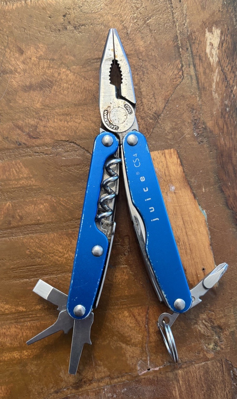 Leatherman Juice CS4 Blue multi-tool USA Retired 1