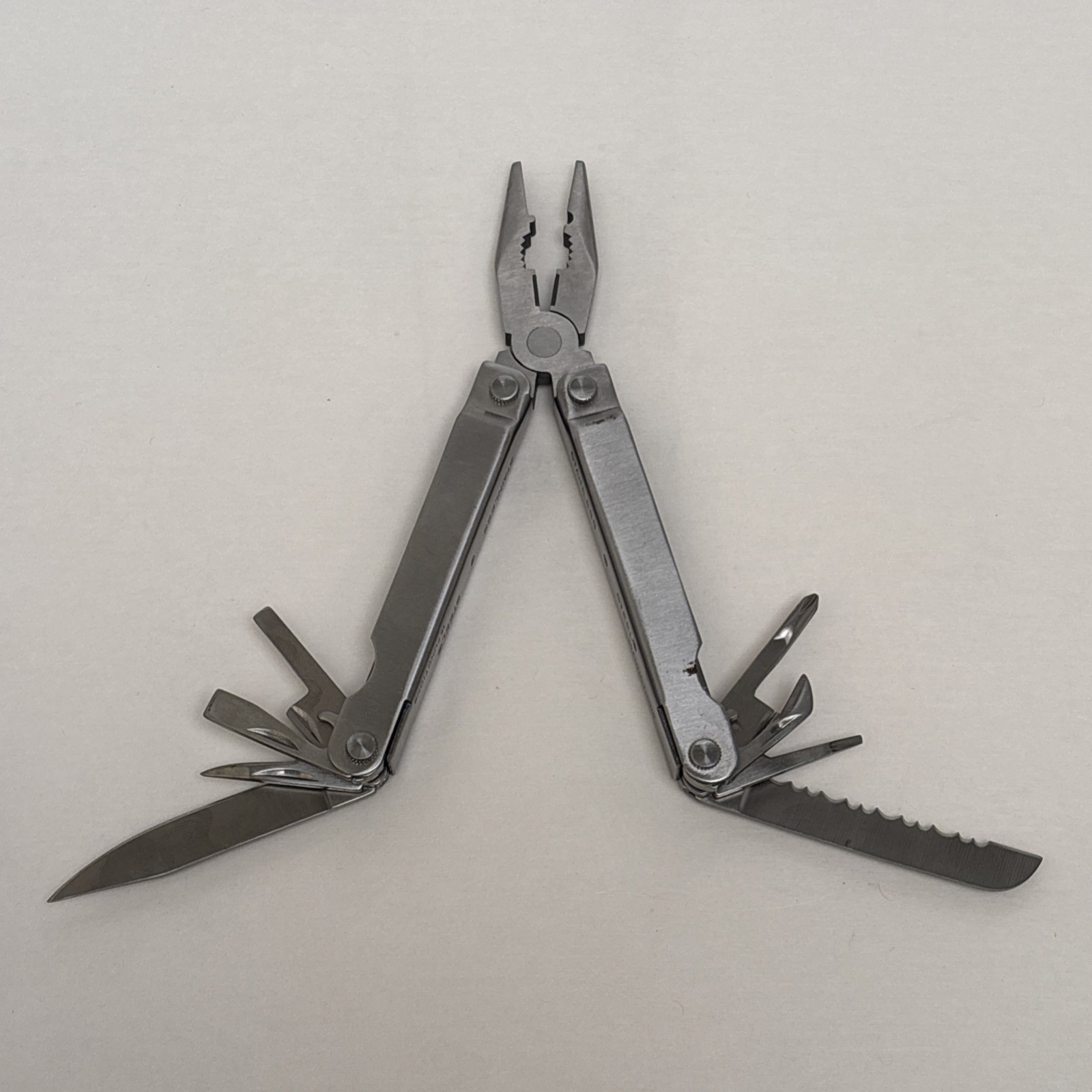 Stainless Multi Tool Pliers Camp Hunt Fish Tool box Travel Knife Ruler Survival
