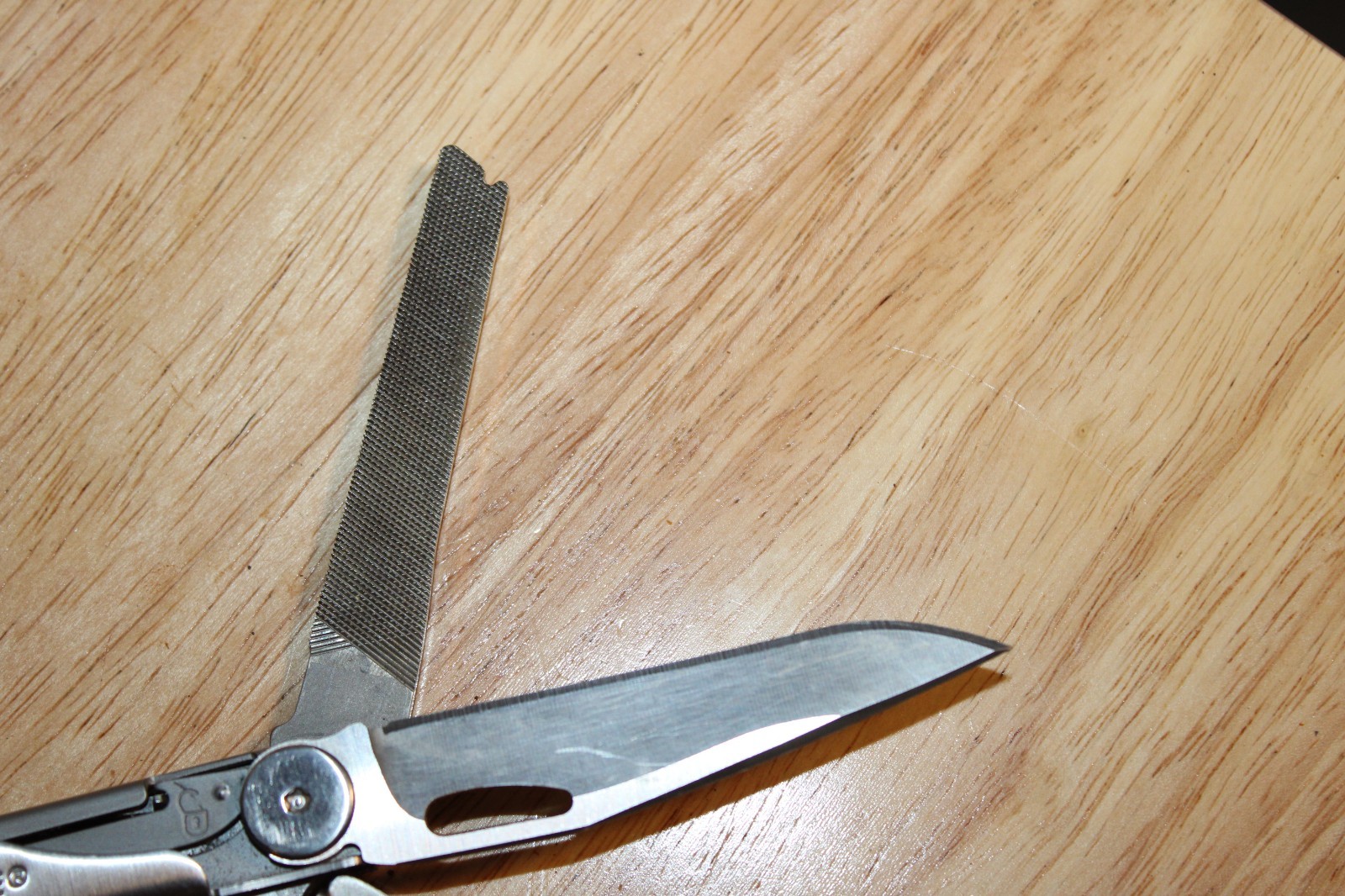 Leatherman Wave Multi-Tool 18-in-1 Stainless Steel w/ Sheath
