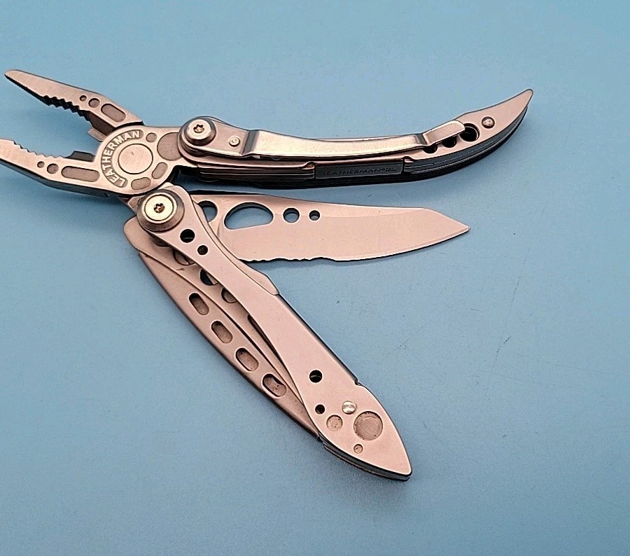 Leatherman FREESTYLE Multi-Tool – Dated 0610 – Pliers, Knife – DISCONTINUED