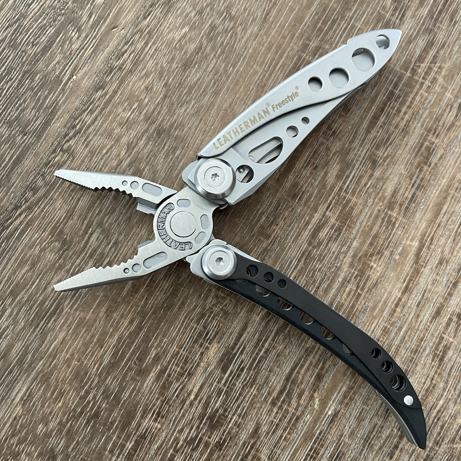 Leatherman Freestyle multitool with classic vintage design box. Discontinued