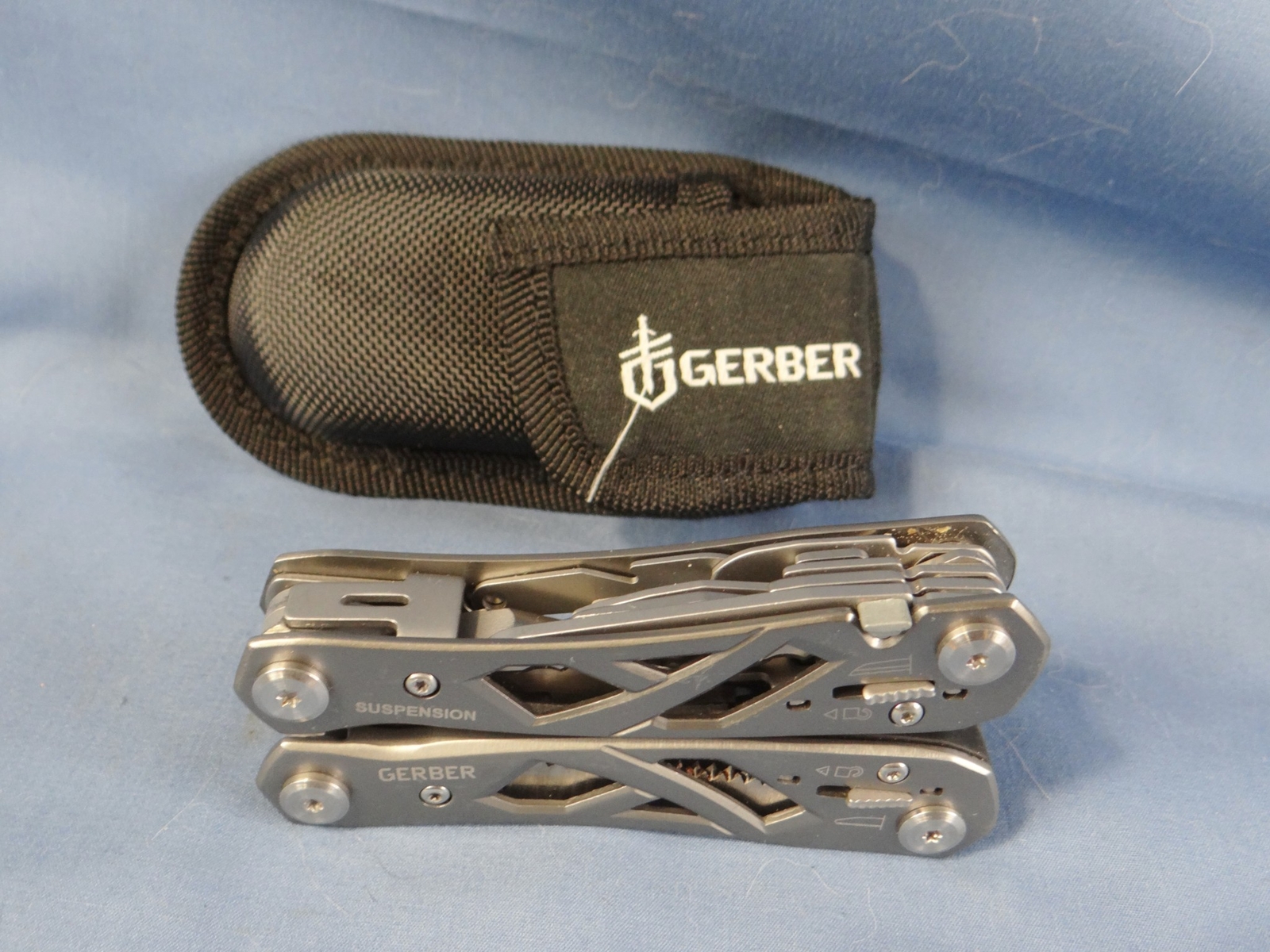 Gerber Suspension Multi Tool Pliers Knife Saw Scissors Screwdriver Camping MINT