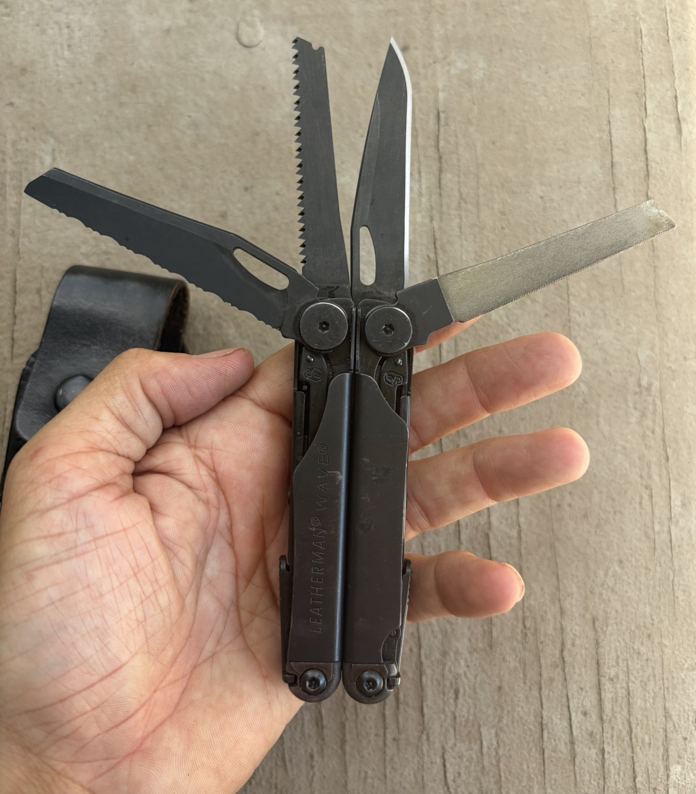 LEATHERMAN WAVE BLACK OXIDE STAINLESS STEEL FOLDING MULTI TOOL IN LEATHER SHEATH