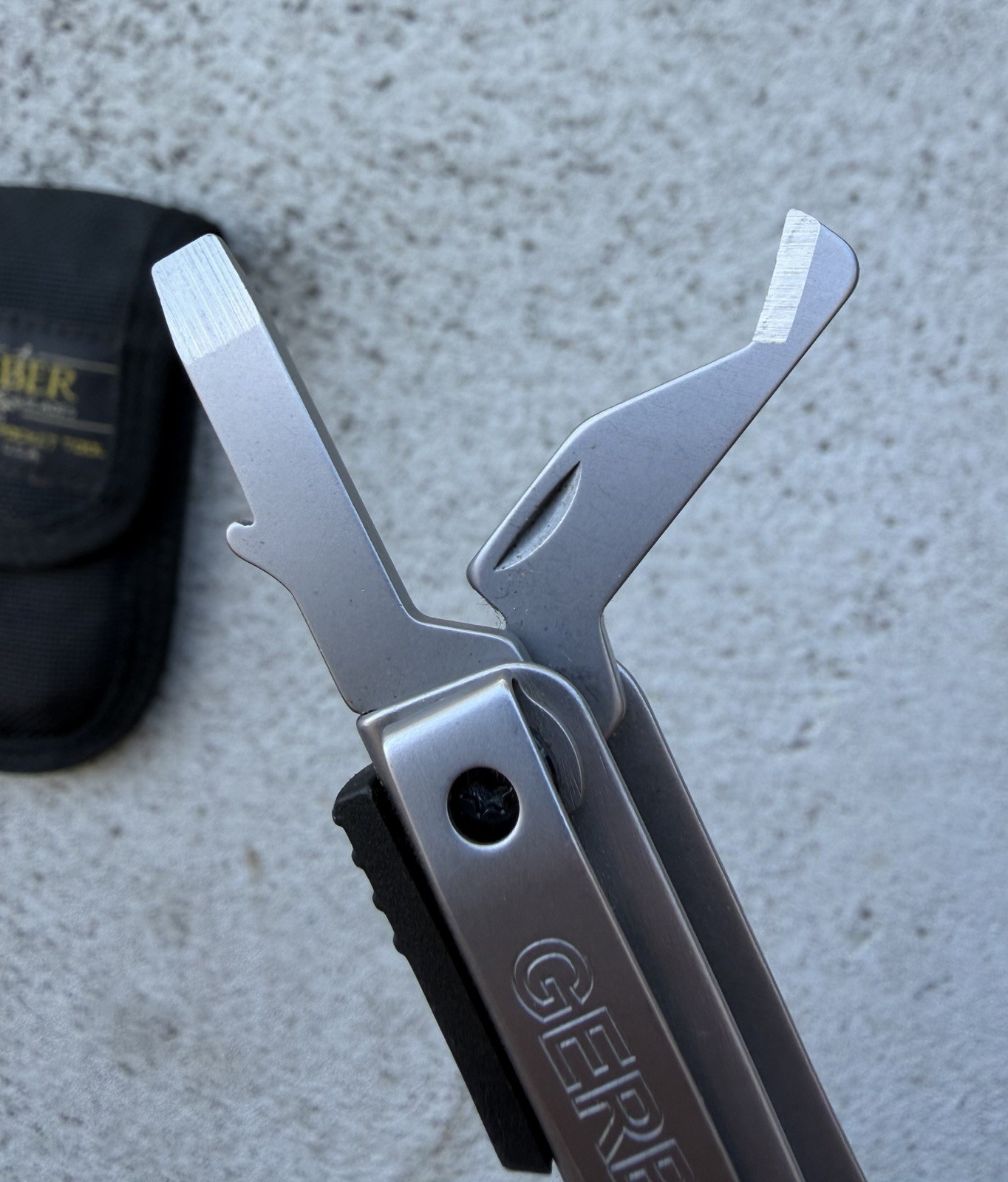 GERBER OCTANE RED/SILVER MULTI-PLIER MULTI TOOL IN SHEATH DISCONTINUED, RARE