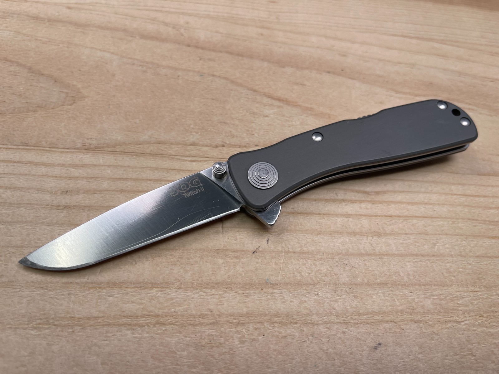 SOG Twitch II A/O Flipper 2.65″ Plain Blade Folding Pocket Knife Aluminum Handle