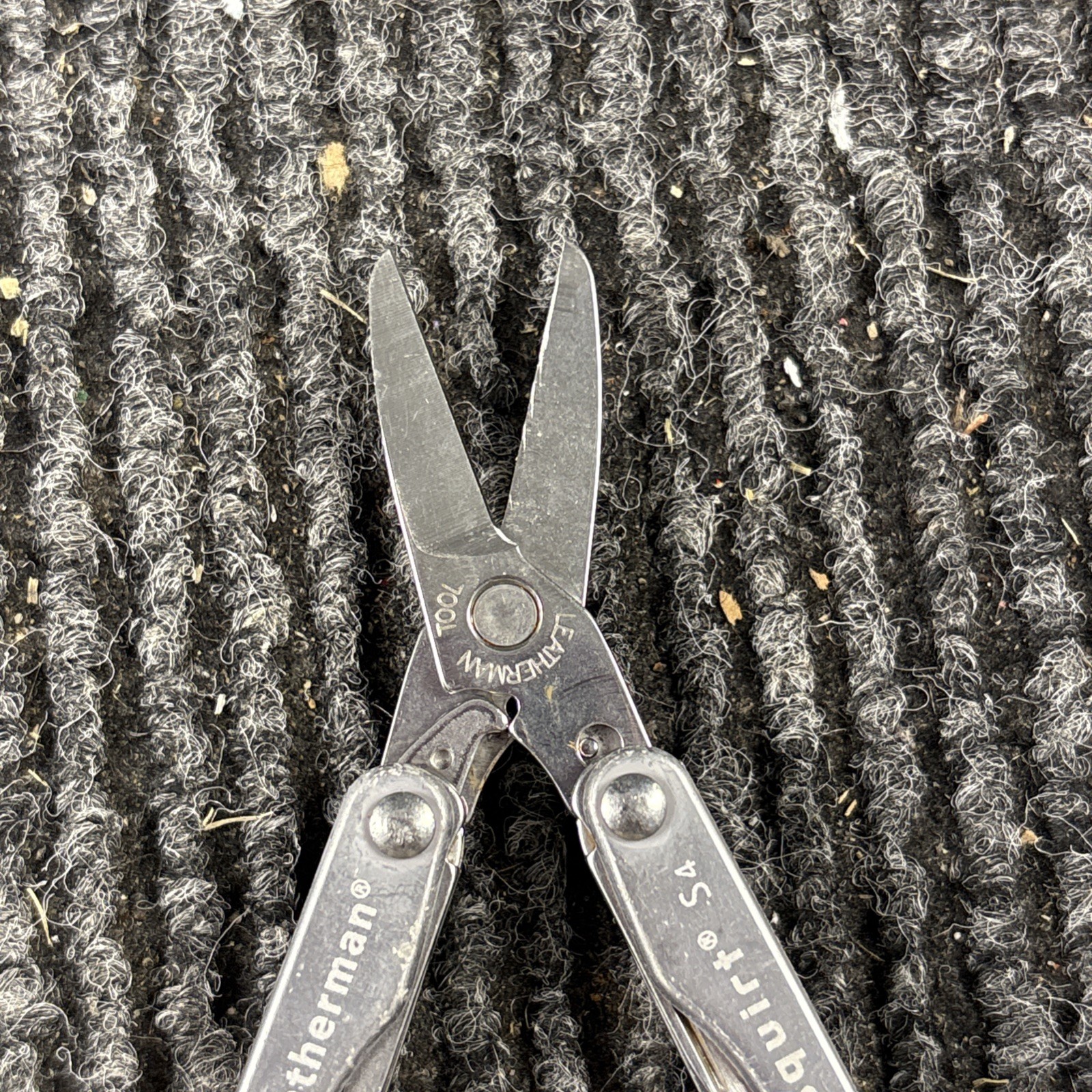 Leatherman Squirt S4 Stainless Steel Multitool Keychain – Gray (184)