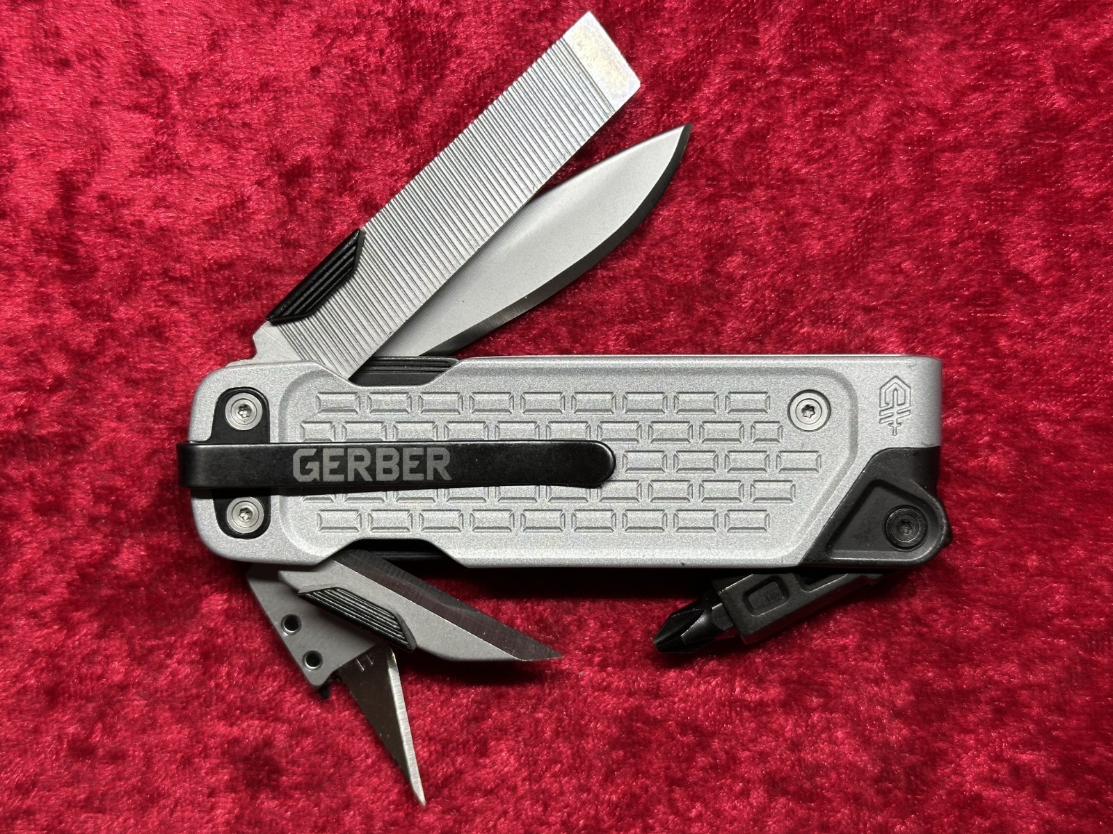Gerber Lockdown Drive Aluminum Handle Pocket Multi-Tool 7-in-1 w/Pocket Clip(668
