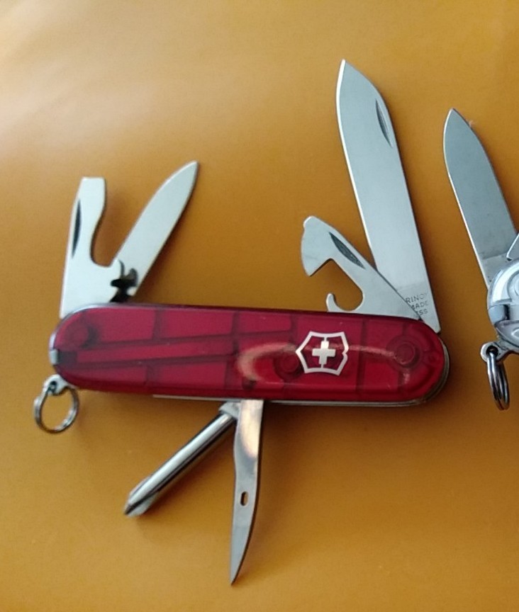 Victorinox Swiss Army Knife, Spartan / Tinker Combo 2 Knives 1 Price – Very Nice