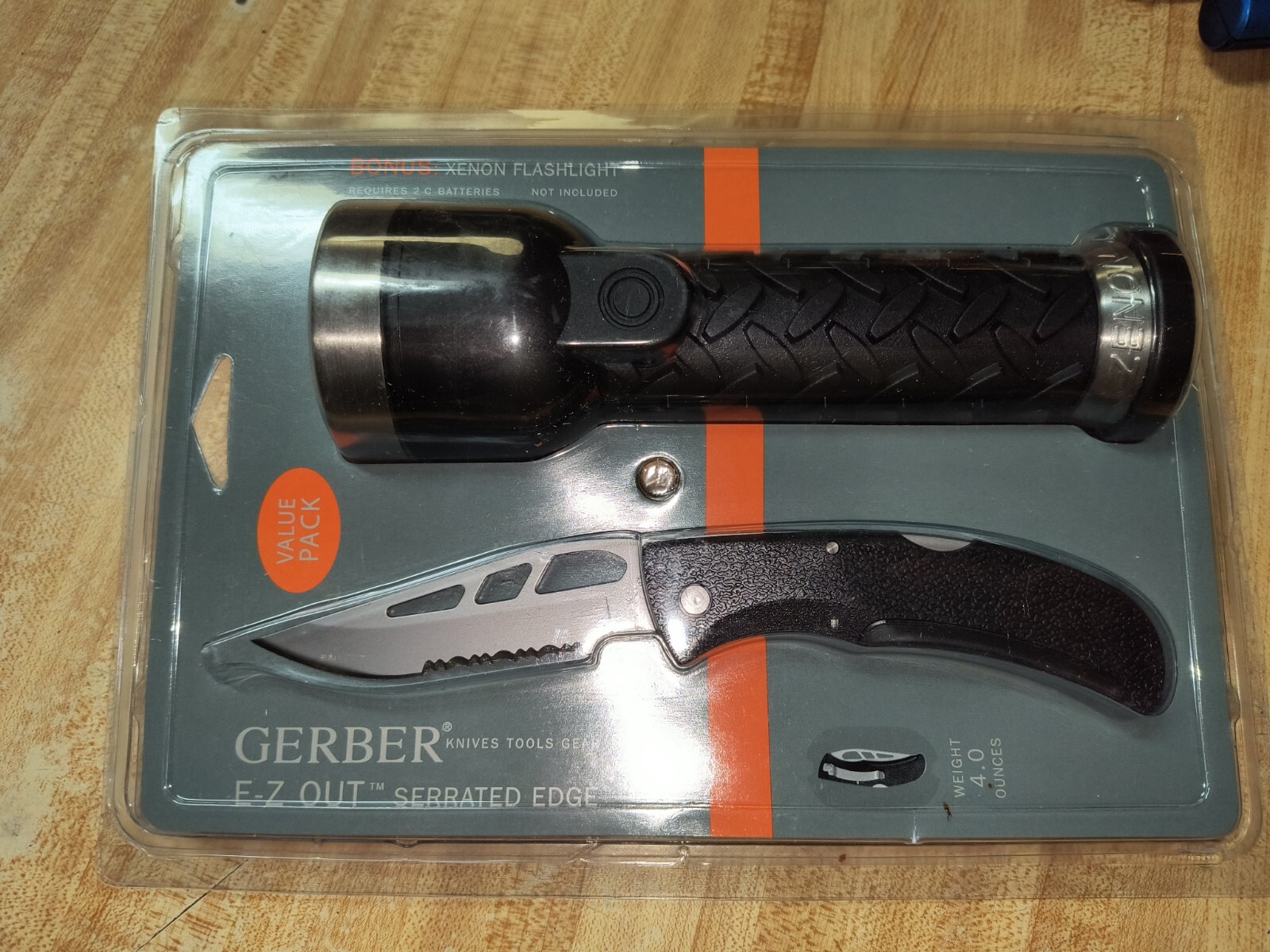 Gerber EZ-OUT Combo, Zenon Flashlight & Large Folding Knife Serrated USA Made