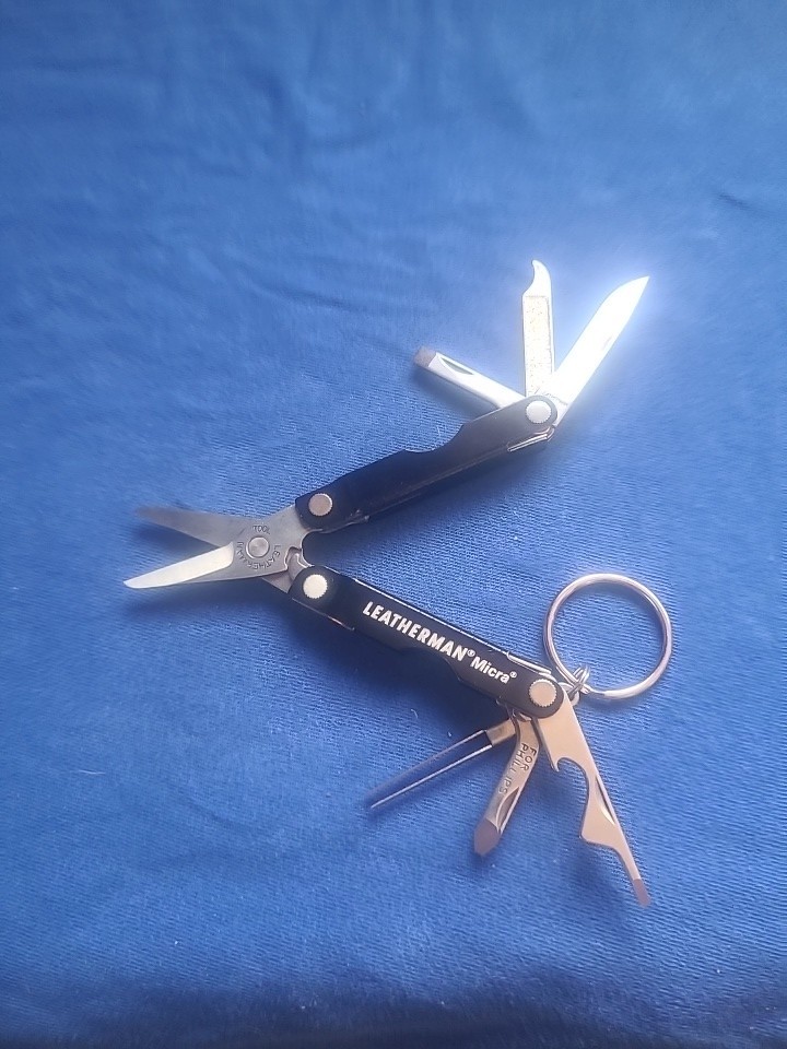 Leatherman Micra Mini Multi-Tool, Knife, Scissors, Key Ring, Black.