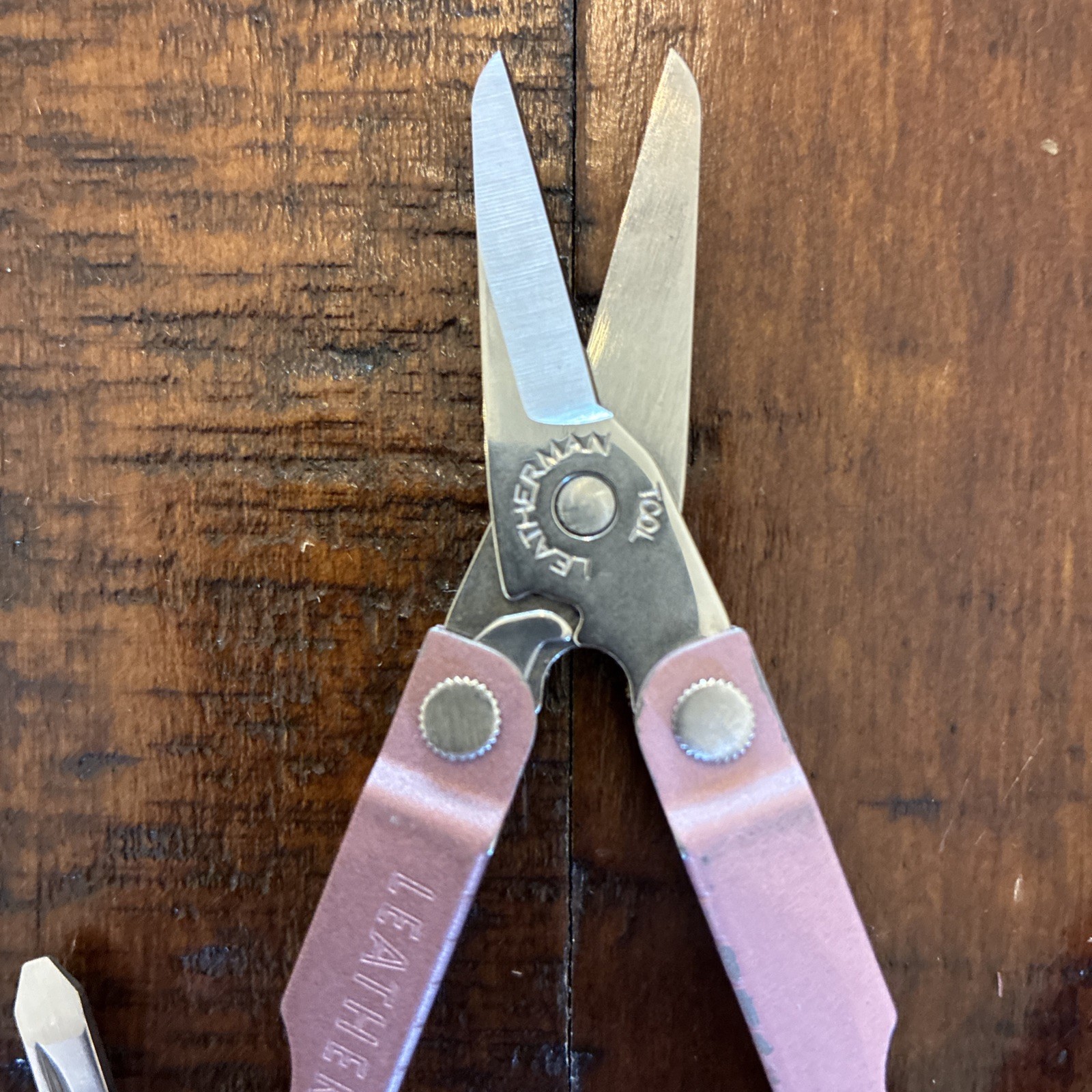 Leatherman Micra Heathered Blush 10 in 1 Multitool Anodized Aluminum – 02/24