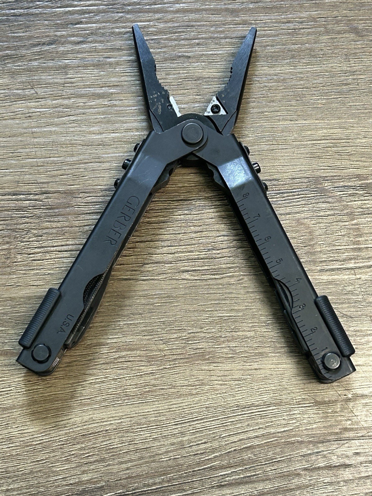 Gerber MP600 Black Oxide Multi-Tool With Sheath Carrying Case
