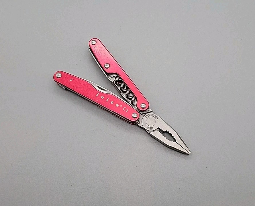 Leatherman JUICE C2 Multitool – Dated 0508 – Red – Knife, Pliers *Retired*
