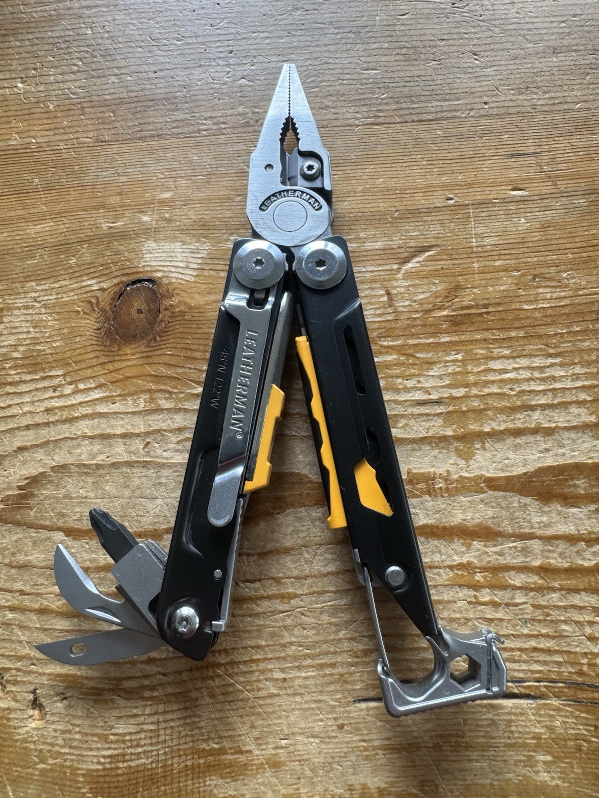 Leatherman Signal Multi-Tool Black / Yellow – Excellent!