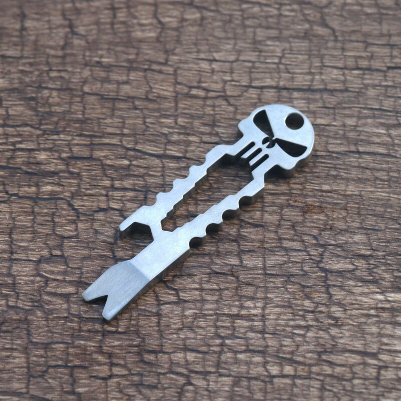 EDC Titanium TC4 Skull Outdoor Crowbar Keychain Tactical Pry Bar Opener Crowbar