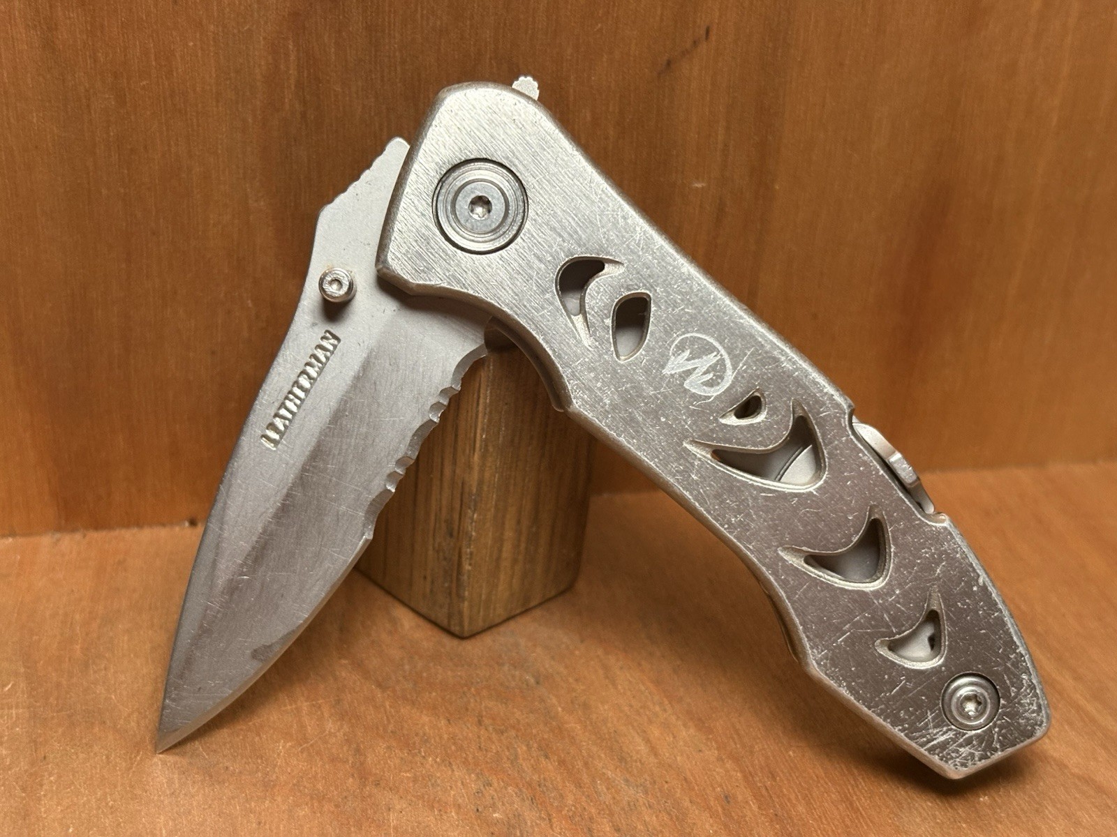 Leatherman C303 420HC Combo Blade Liner Lock Aluminum Handle Carabiner GREAT!