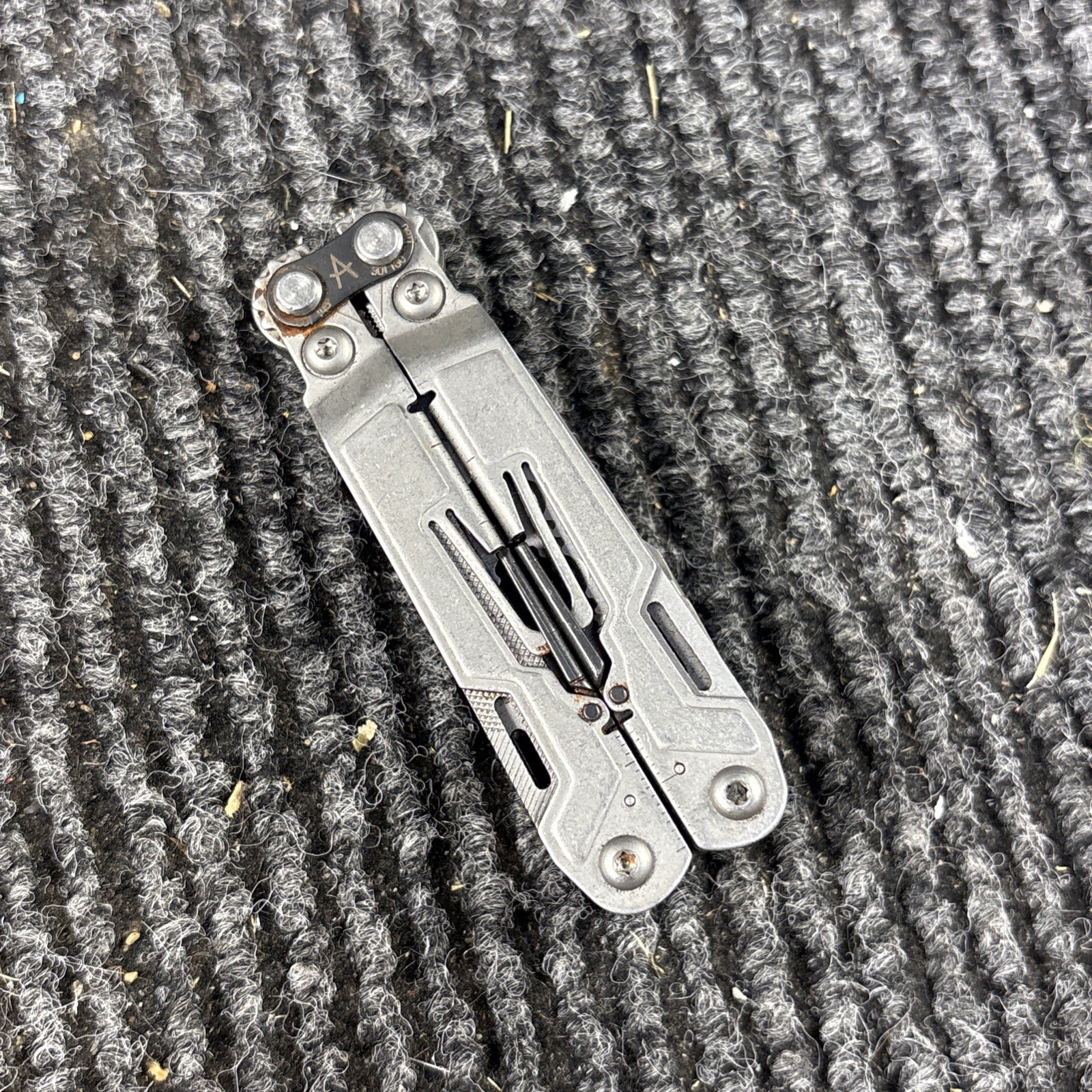 SOG POWER PINT MULTI TOOL PLIERS KNIFE SMALL (405)