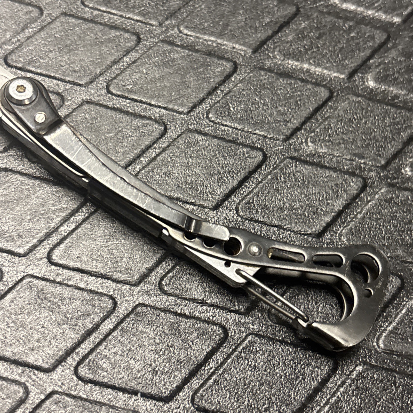 Leatherman Skeletool CX Multi-Tool Pliers Knife, Carbon Fiber