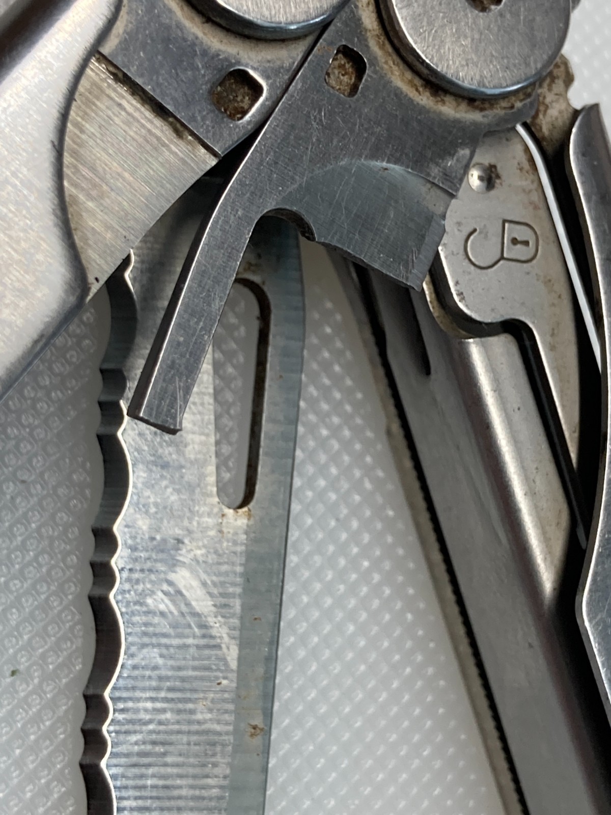 Leatherman Wave Multi-Tool, Knife, Pliers, Stainless, USA -BROKEN KNIFE BLADE