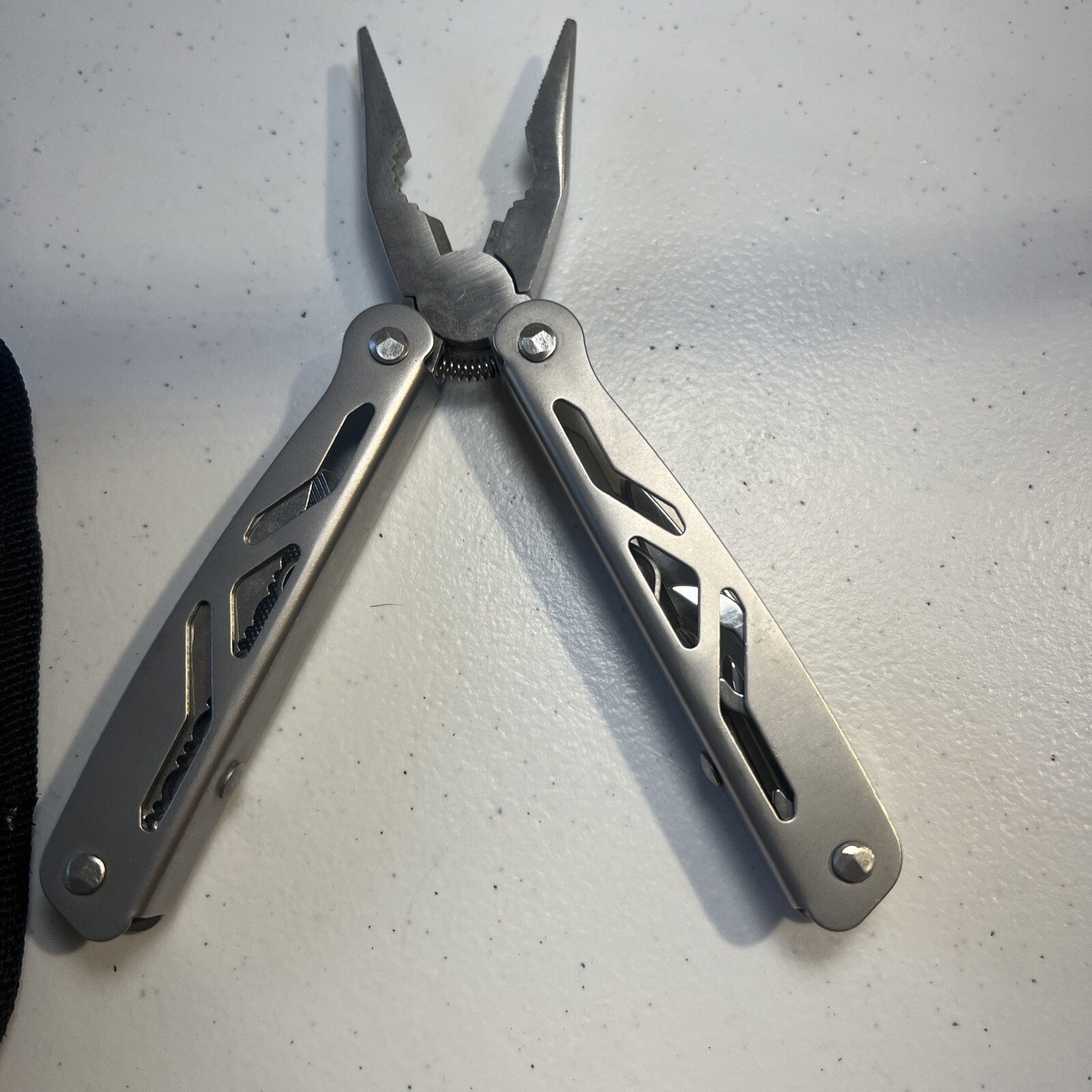 OZARK TRAIL OUTDOOR EQUIPMENT MULTI-TOOL WITH SHEATH NEVER USED