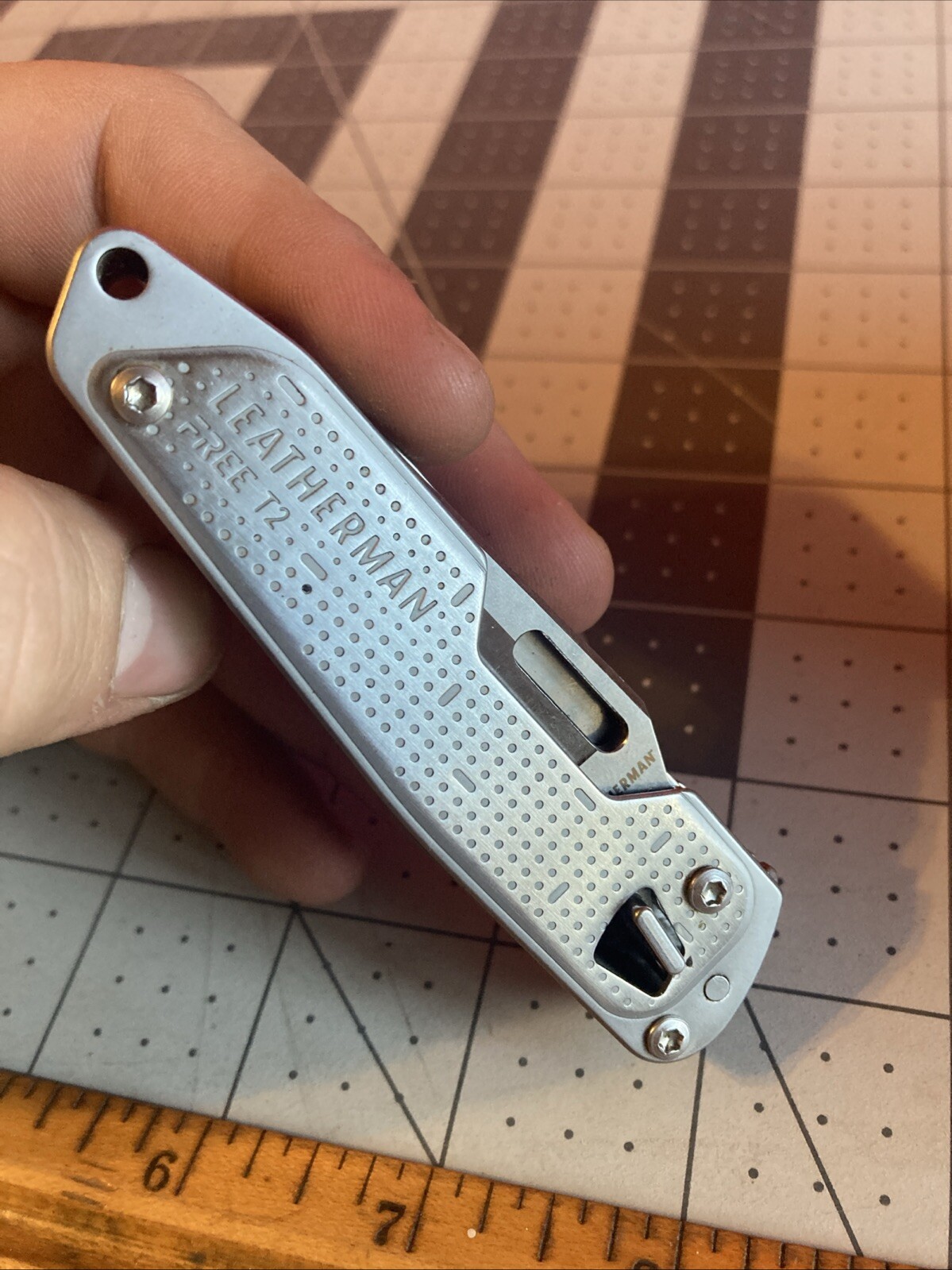 Leatherman FREE T2 Multi-Tool Pocket Knife USA
