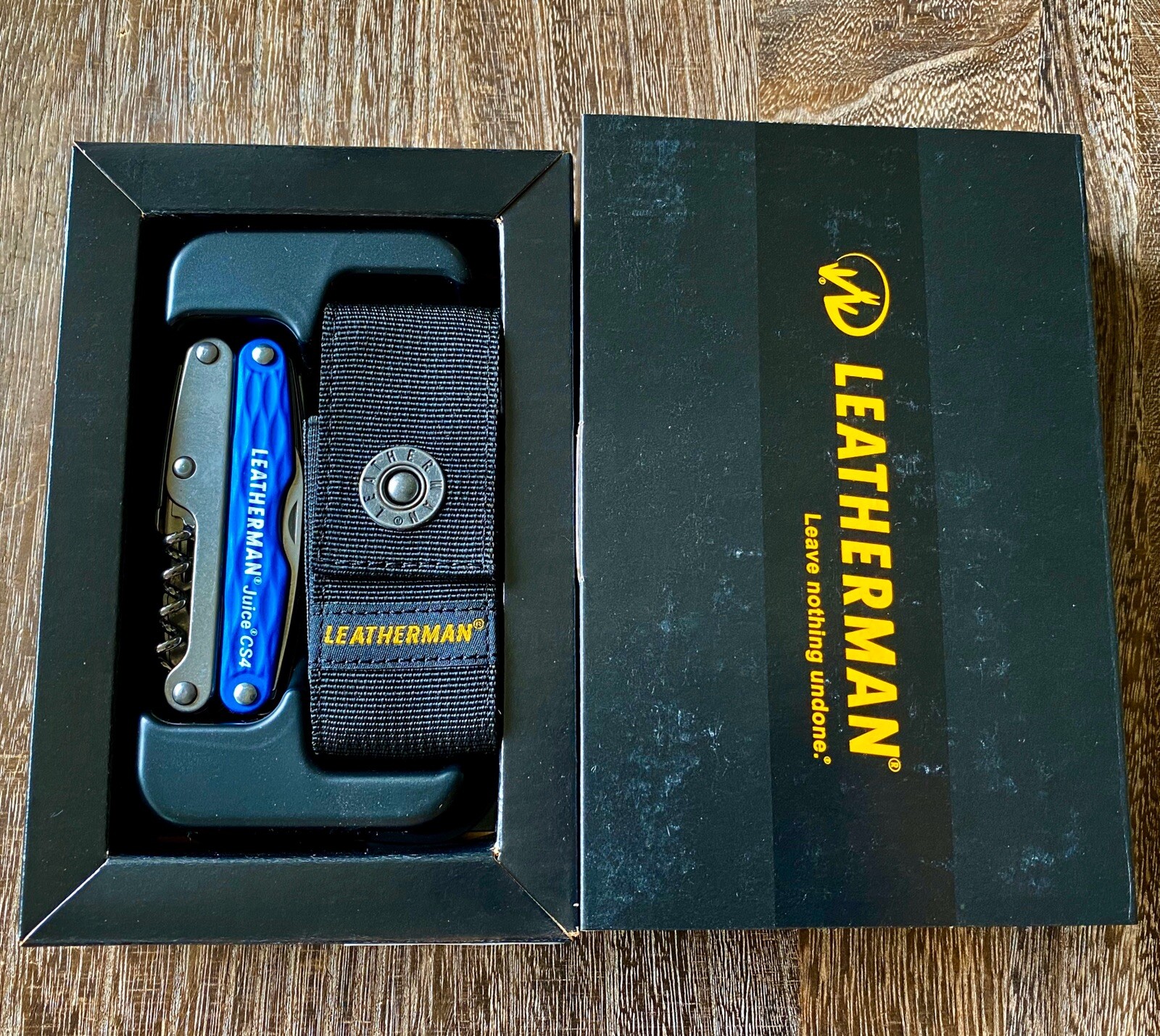 Collectible, New, Leatherman Juice CS4 Columbia Blue Multi-Tool, Gift Box