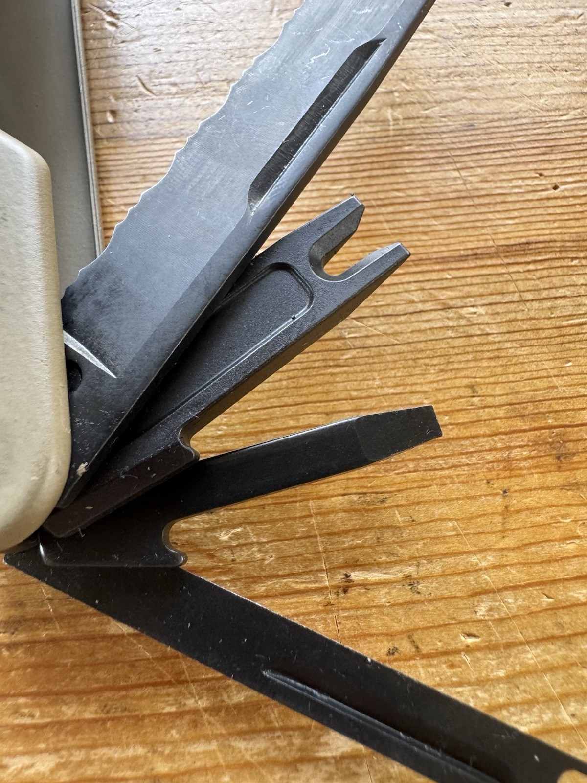 Leatherman Super Tool 300M Multitool Coyote Tan Black Oxide w/ Brush Adapter