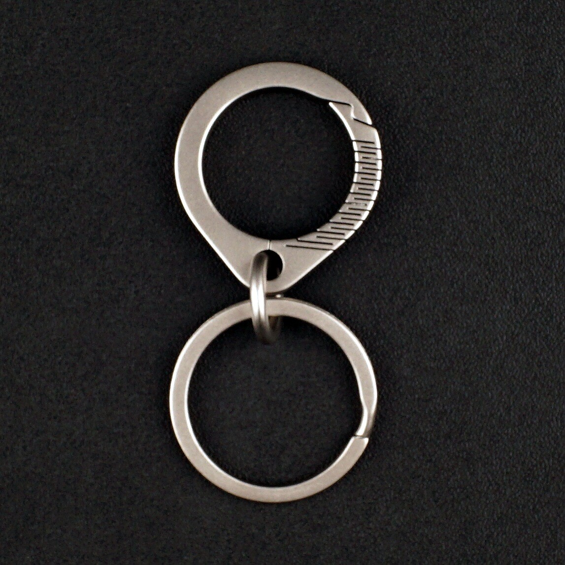 Titanium Alloy Car Keychain Pendant Key Ring Multi outdoor Backpack Key Ch,