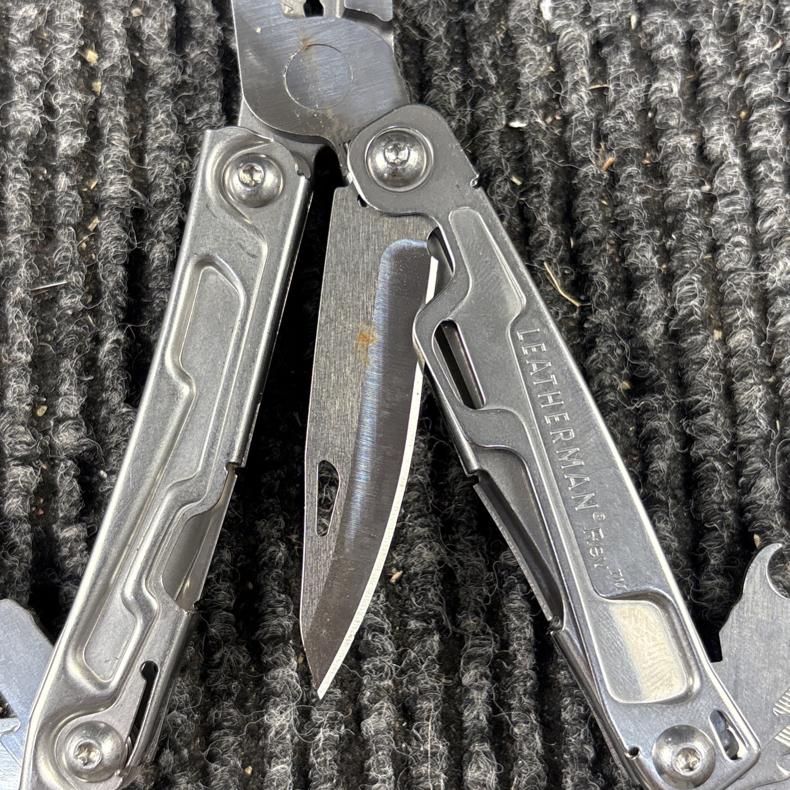 Leatherman Rev 3.8″ Multi-Tool, Stainless! USED (042)