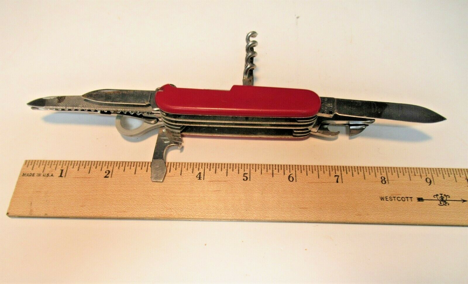 VINTAGE VICTORINOX SWISS ARMY KNIFE 16 TOOLS INCLUDING A MAG GLASS AND MORE !!