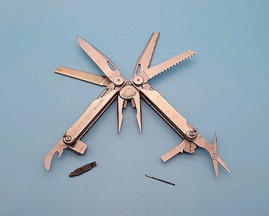 Leatherman WAVE Multi-Tool Dated 2006 – Silver – Pliers – File – Saw – Knife