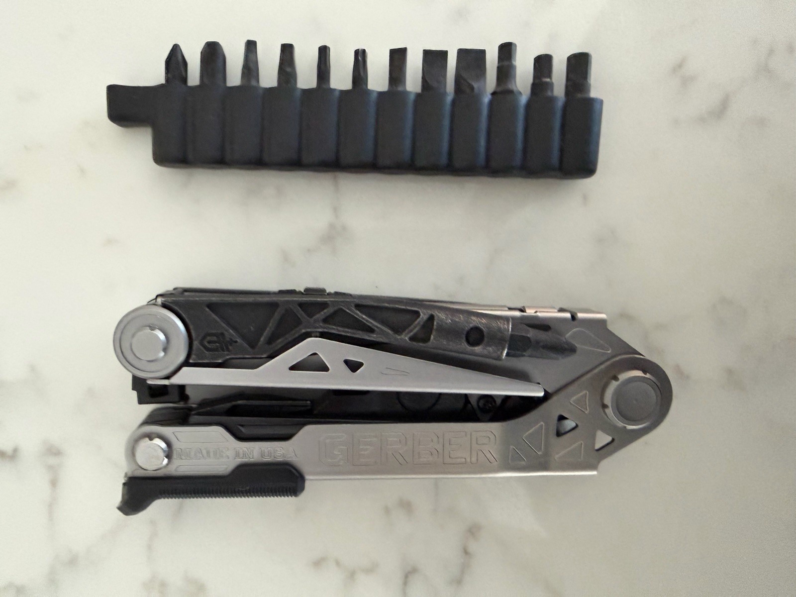Gerber Center-Drive Multitool with Sheath and Bit Set – 31-003074 – Never Used