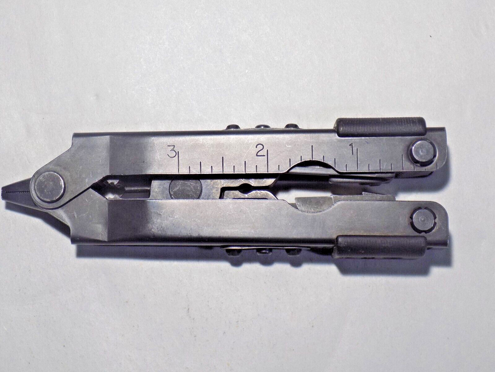 Nice Gerber USA 07400 Needlenose Multi-Tool -Black-9 Tools + Rule