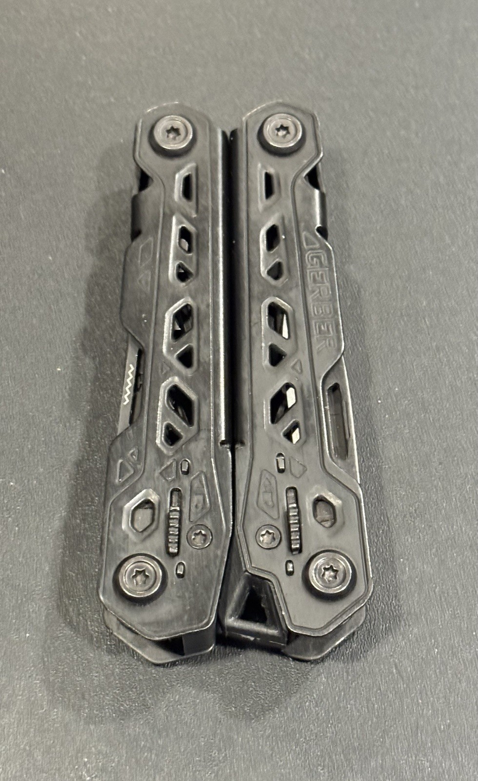 Gerber Truss 17-in-1 Tactical Multi Tool EDC Needle Nose Pliers W/ Sheath Black