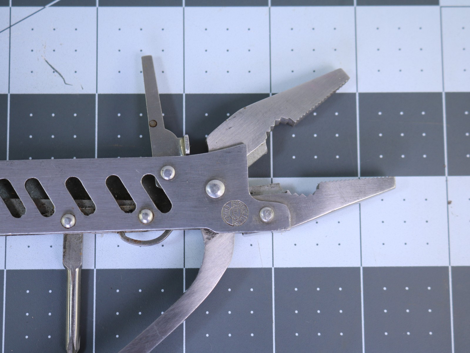 Valerus Spirit Multi-Tool Pliers Knife Saw Screwdriver File Camp Utility EDC !