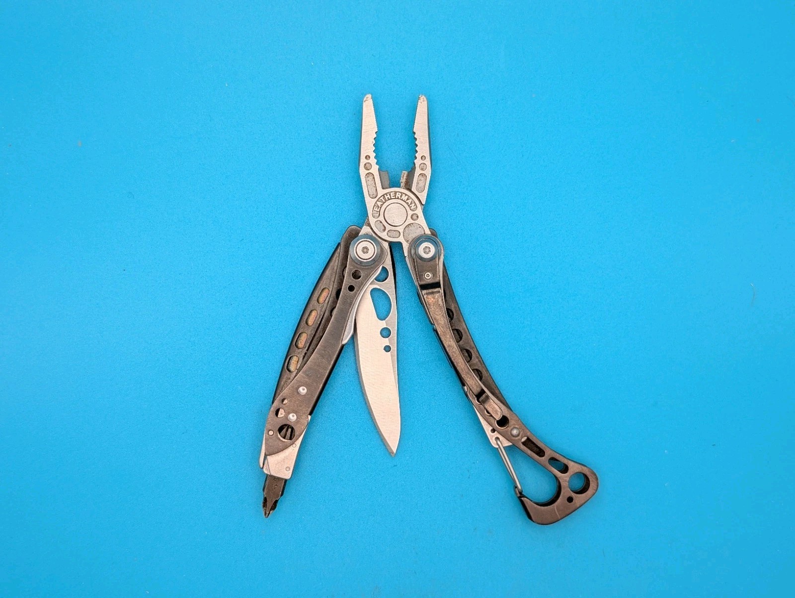 Leatherman Skeletool CX Multitool Plain Edge Knife!