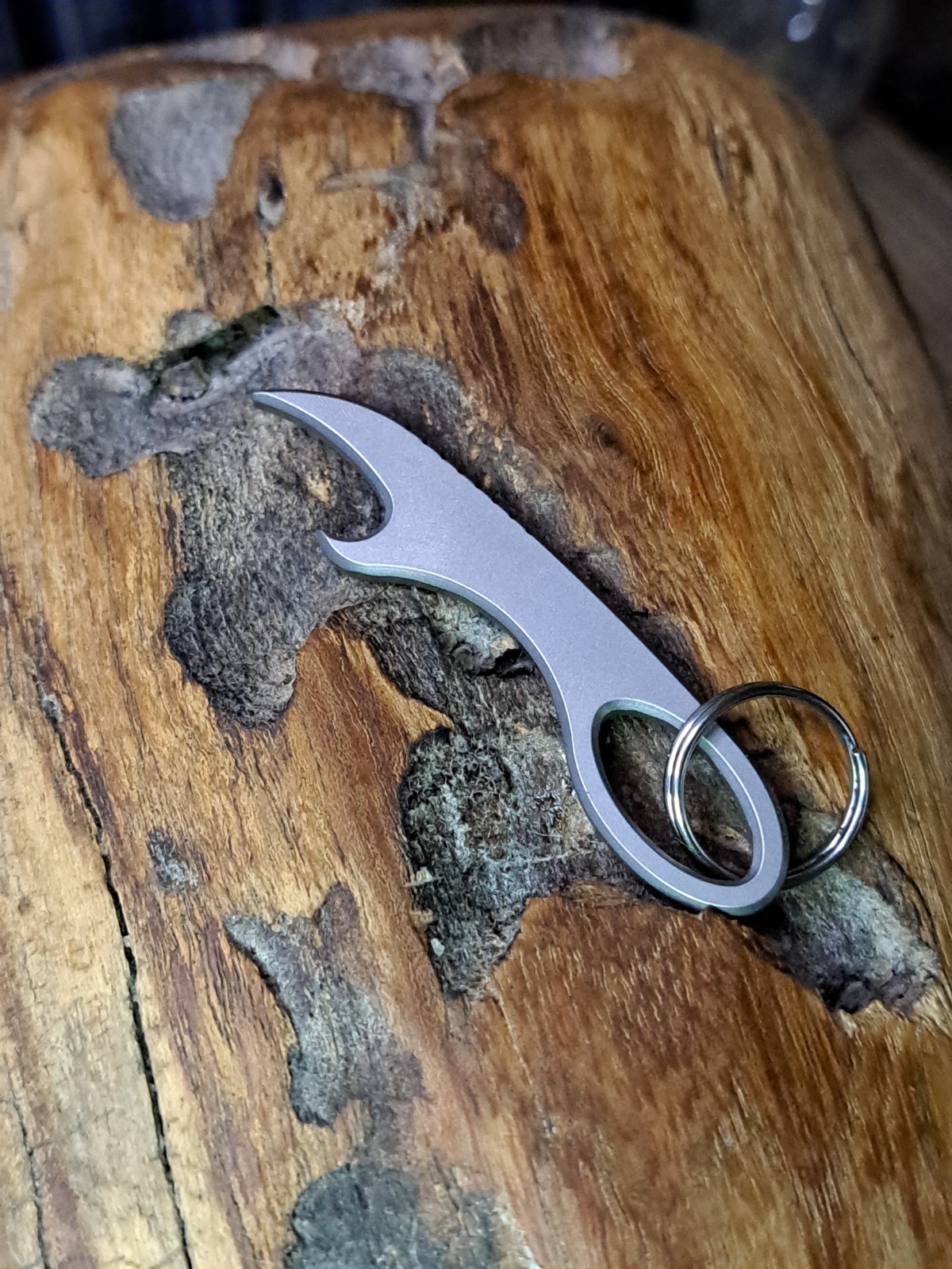 MINIMALIST MINI TITANIUM KEYCHAIN CLAW BOTTLE OPENER