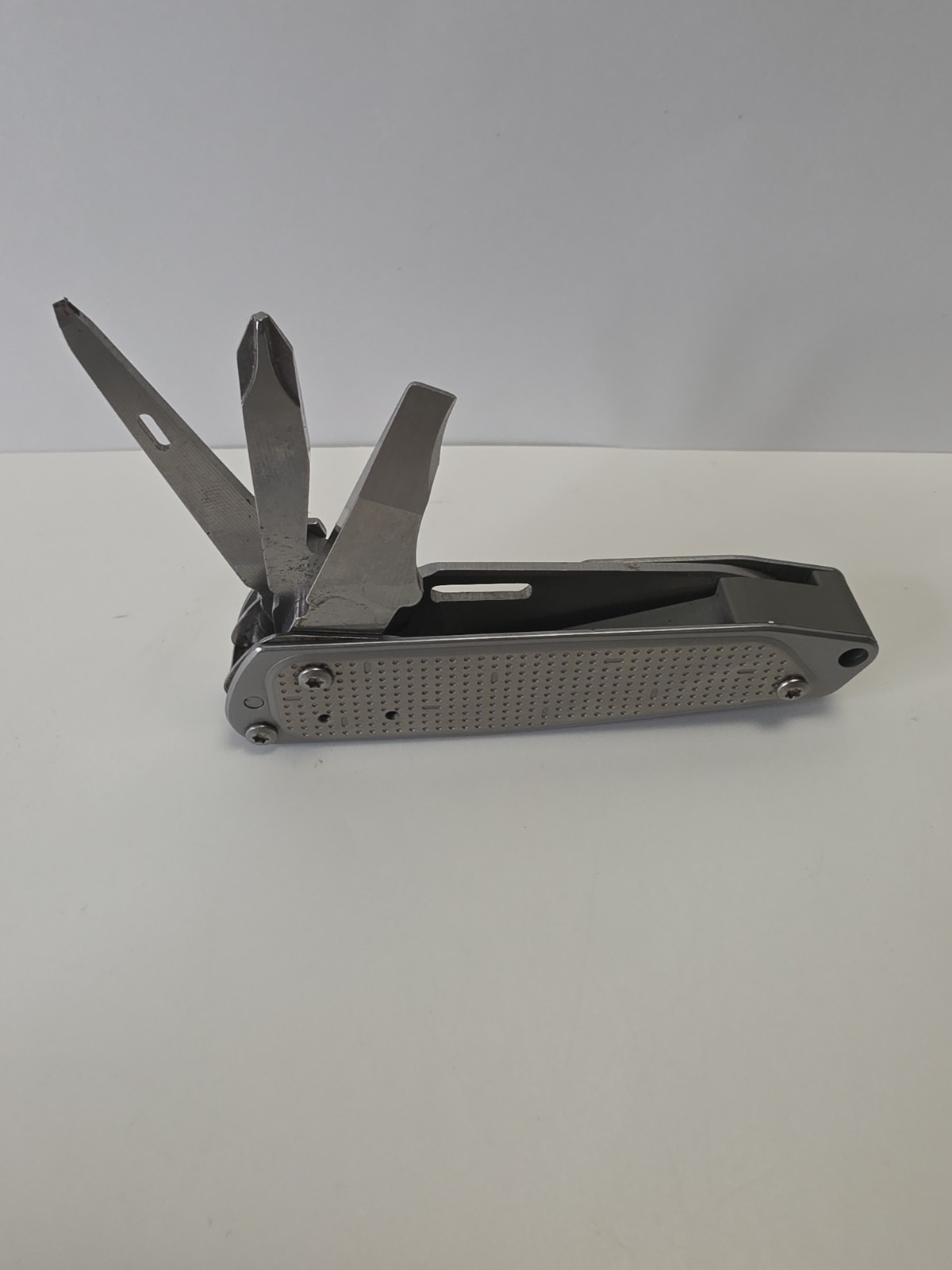 Leatherman FREE T2 Pocket Knife Multi-tool