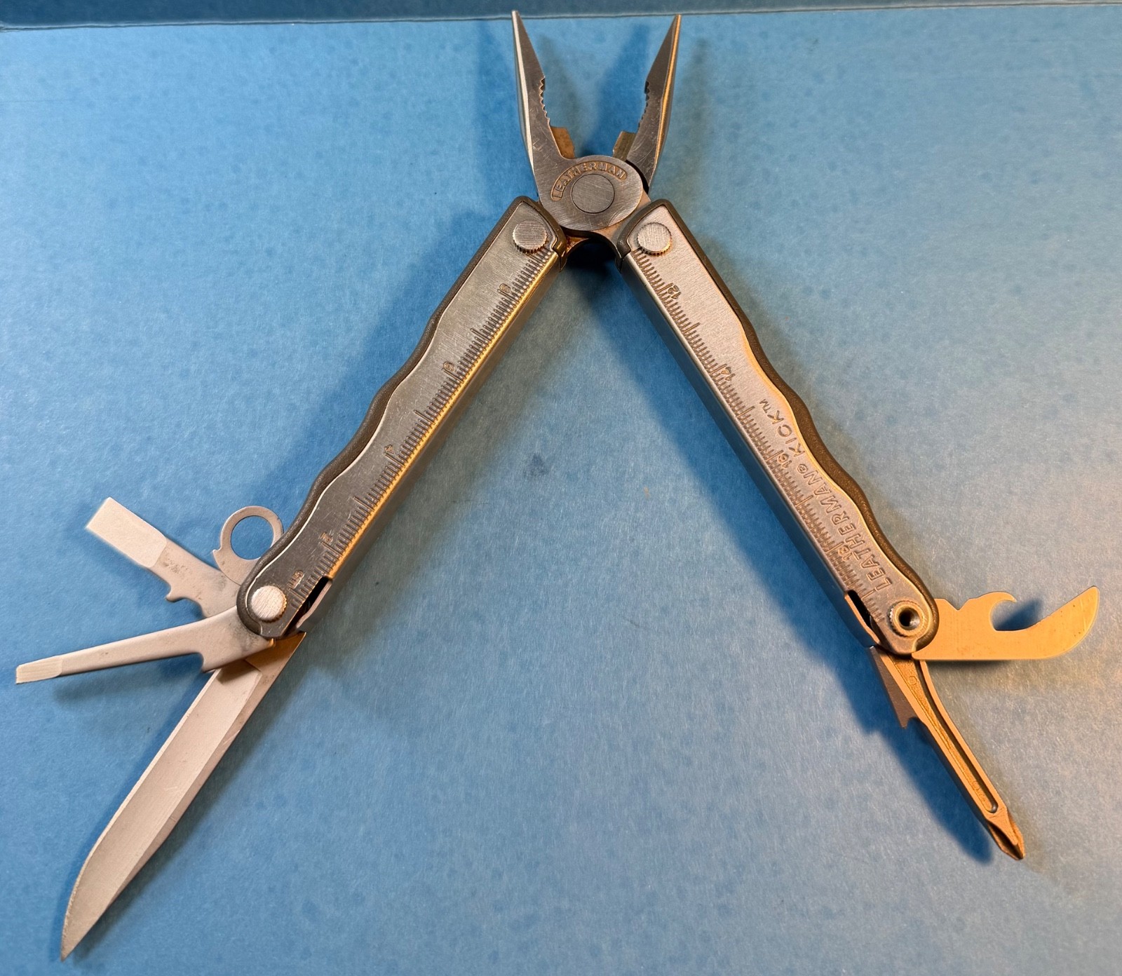 Classic Leatherman Kick Multi-Tool Knife Excellent Condition with Leather Sheath
