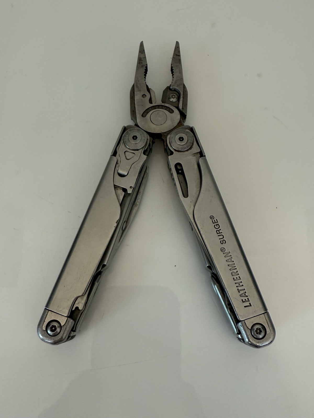 LEATHERMAN SURGE 21-In-1 Stainless Heavy Duty Multitool Blade Read