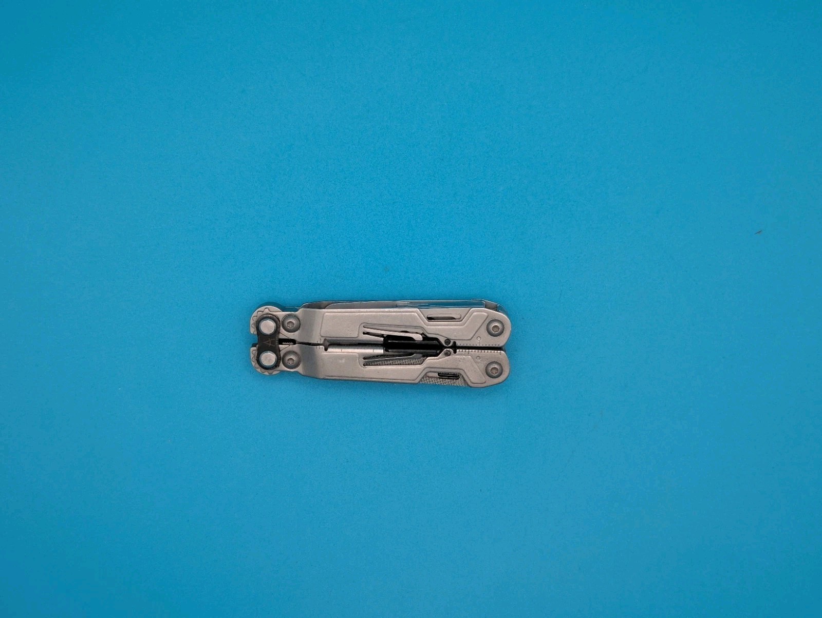SOG PowerPint Tool Compact Lightweight Silver Multi-Tool!