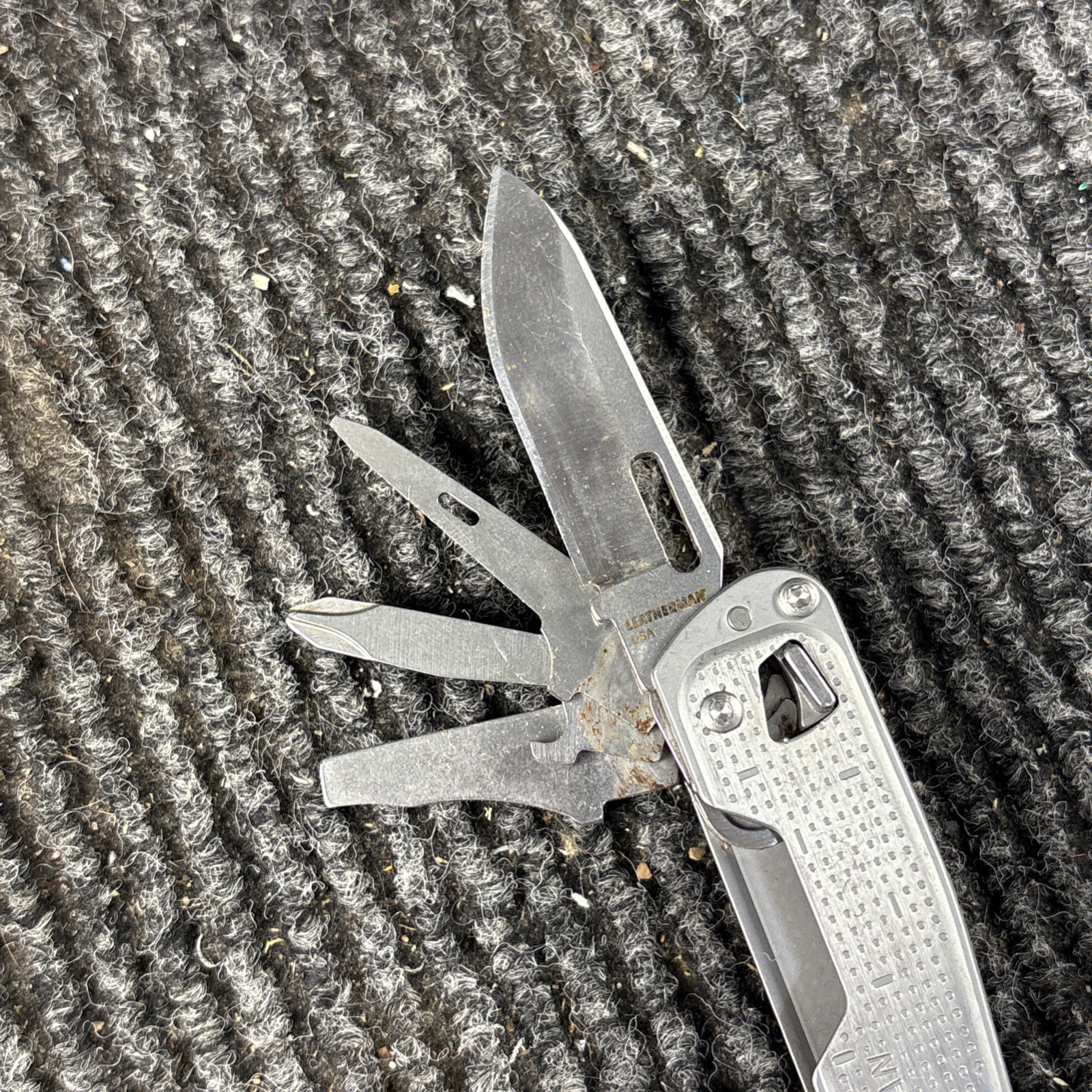 Leatherman FREE T2 Pocket Knife Multi-tool! (197)