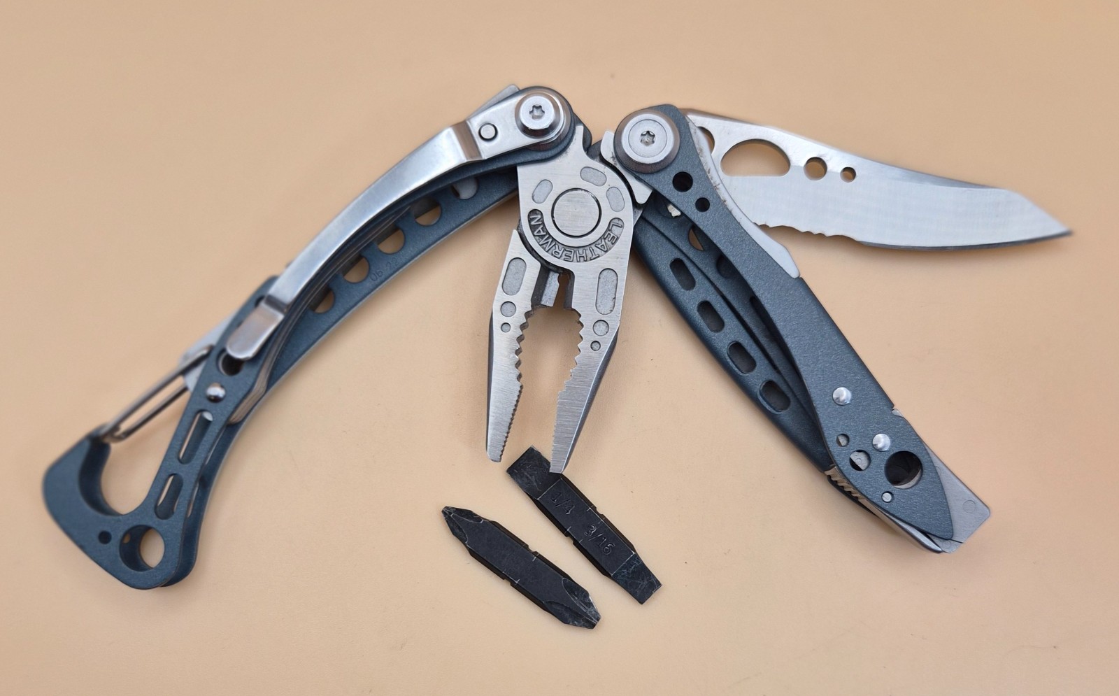 Leatherman SKELETOOL Multi-tool Denim Blue – Good Condition (003)