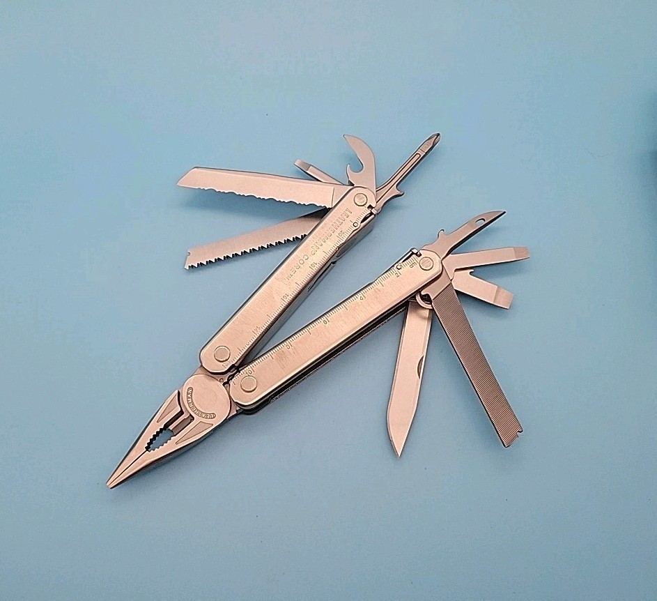 Leatherman Core Multi-Tool – Dated 0209 – Pliers, Knife – Silver – RETIRED